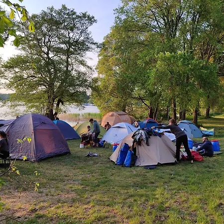 Tipi Camp Fuer Gruppen Direkt Am See, An Der Mecklenburger Seenplatte Kemping *