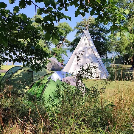 Tipi Camp Fuer Gruppen Direkt Am See, An Der Mecklenburger Seenplatte *