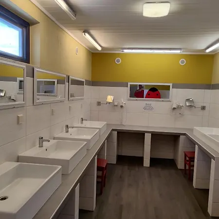 Tipi Camp Fuer Gruppen Direkt Am See, An Der Mecklenburger Seenplatte Kemping *