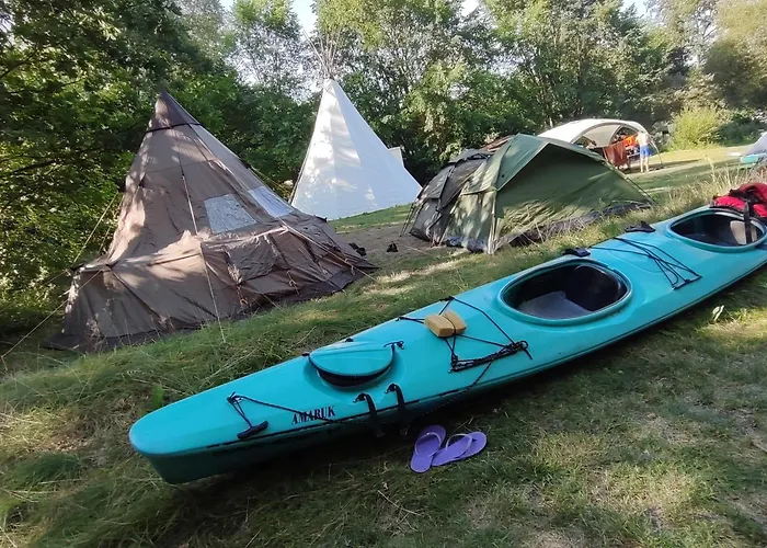 Tipi Camp Fuer Gruppen Direkt Am See, An Der Mecklenburger Seenplatte Camping